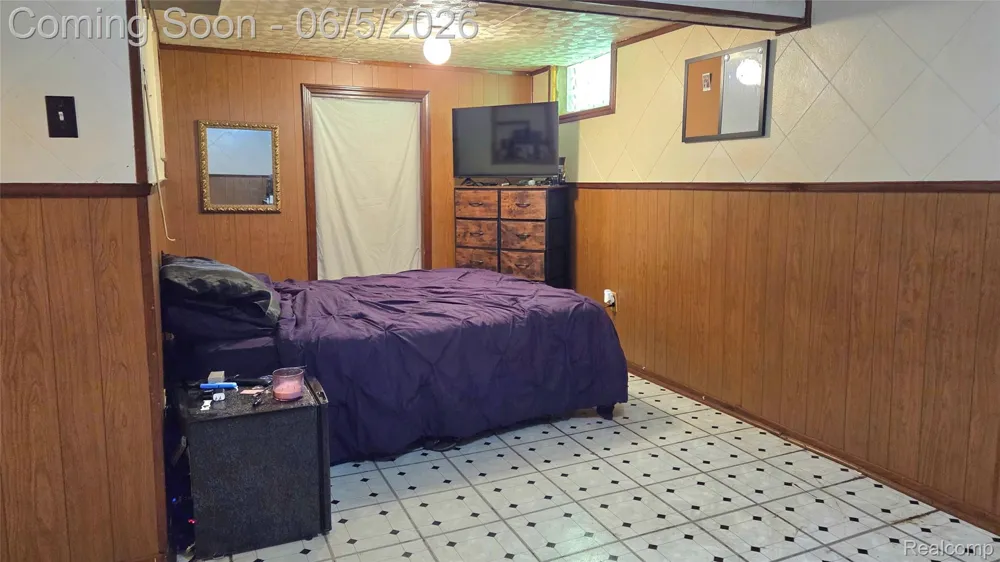 612 Mayflower Avenue Lincoln Park City, MI 48146