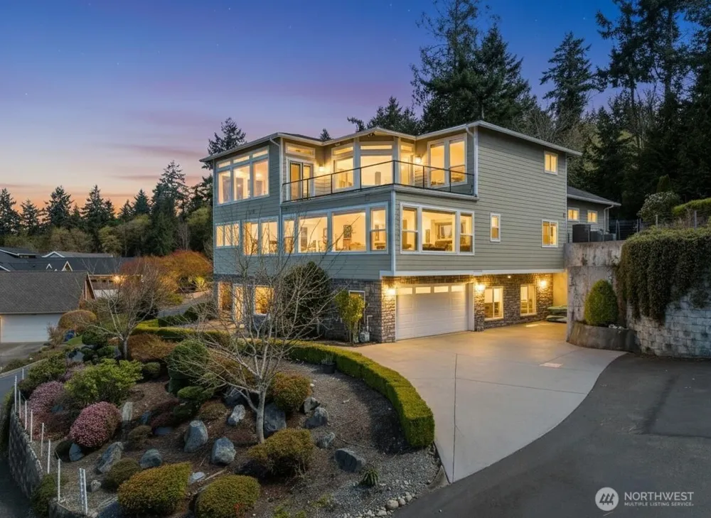 2318 Sunnyside Heights Drive Steilacoom, WA 98388