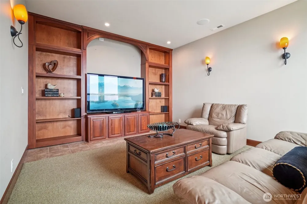 2318 Sunnyside Heights Drive Steilacoom, WA 98388