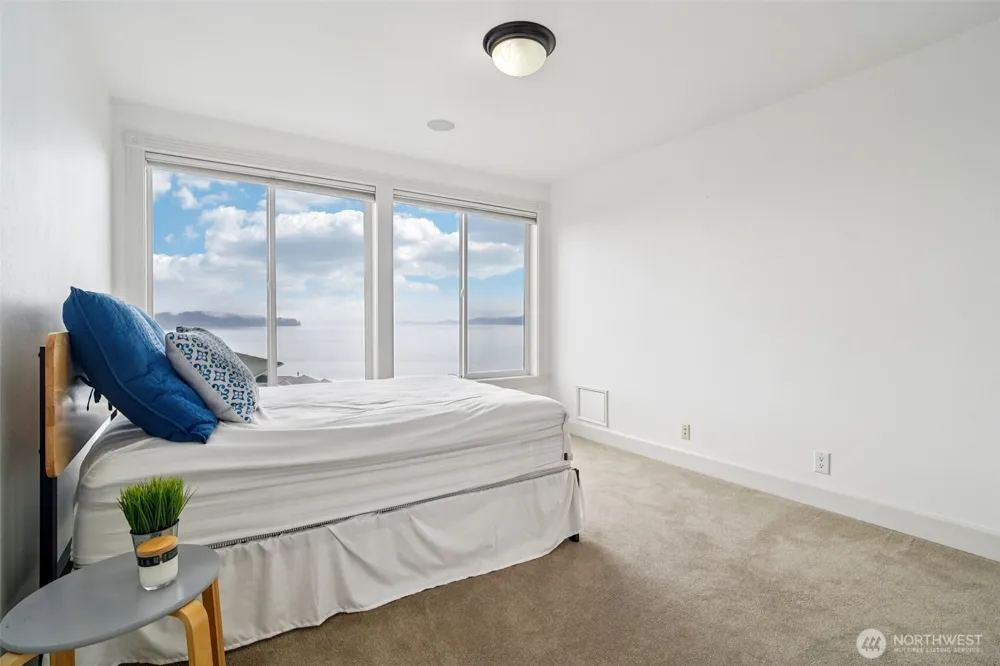2318 Sunnyside Heights Drive Steilacoom, WA 98388