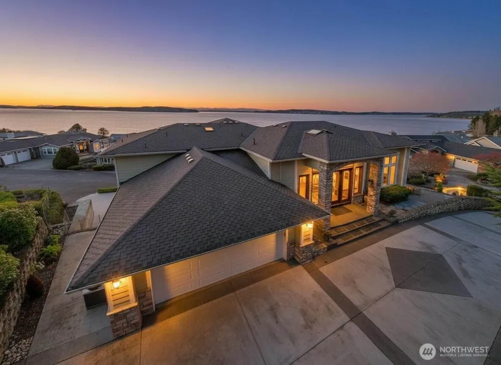 2318 Sunnyside Heights Drive Steilacoom, WA 98388