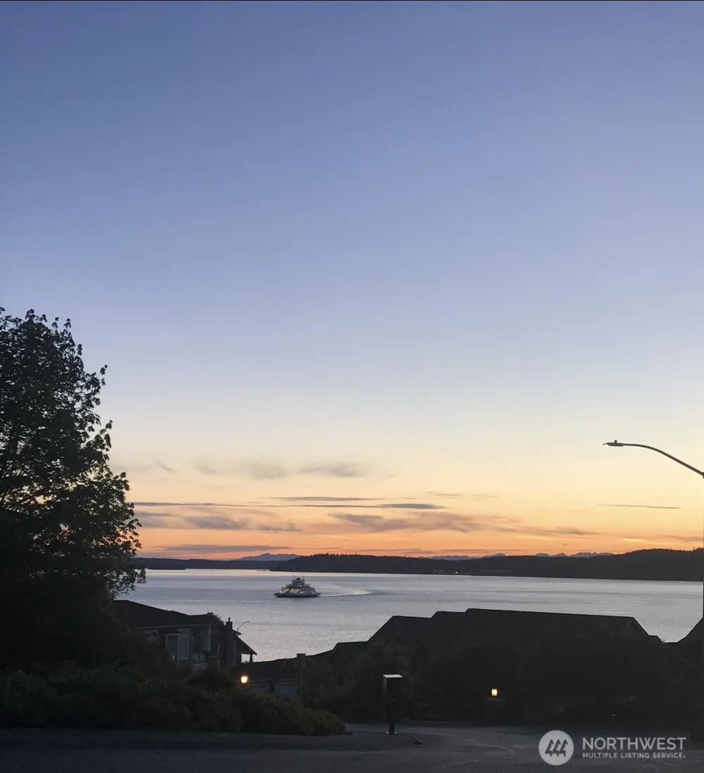 2318 Sunnyside Heights Drive Steilacoom, WA 98388