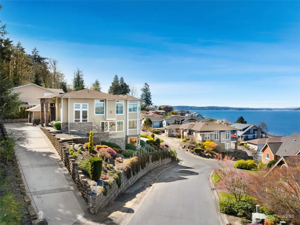 2318 Sunnyside Heights Drive Steilacoom, WA 98388