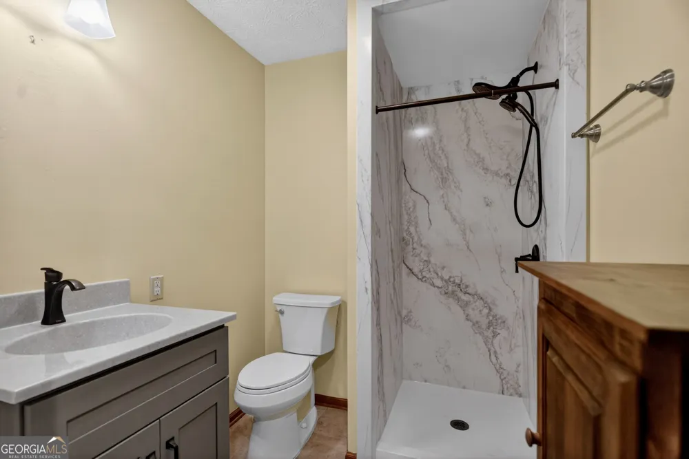 180 Old House RD Hamilton, GA 31811