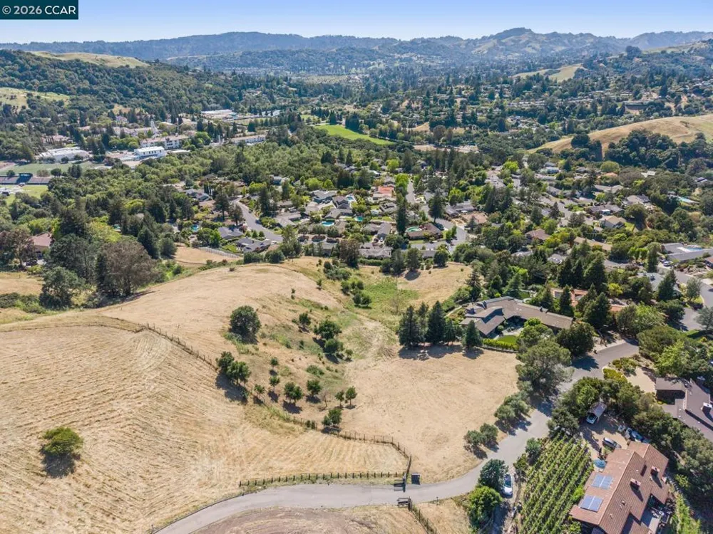 1966 Joseph Dr Moraga, CA 94556