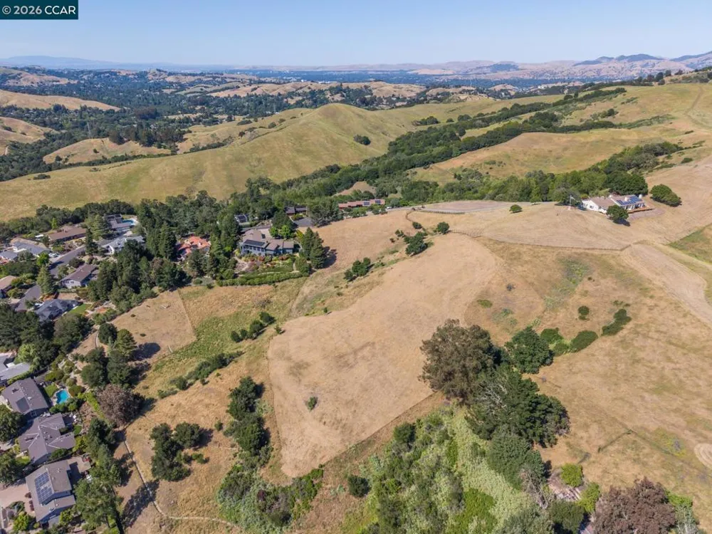 1966 Joseph Dr Moraga, CA 94556
