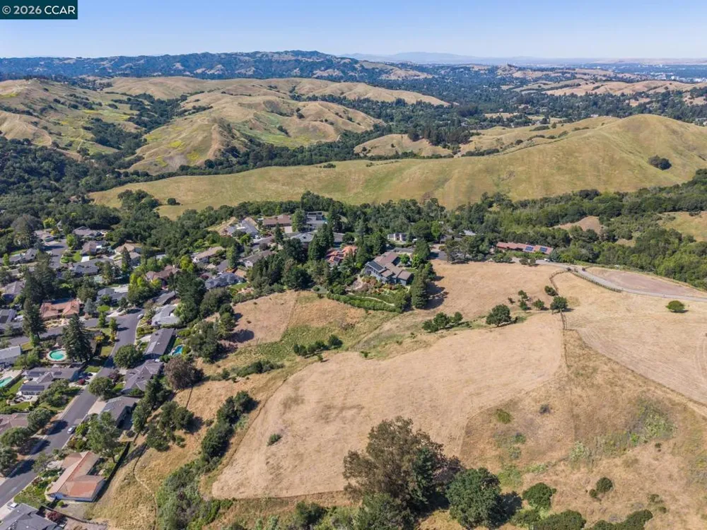 1966 Joseph Dr Moraga, CA 94556