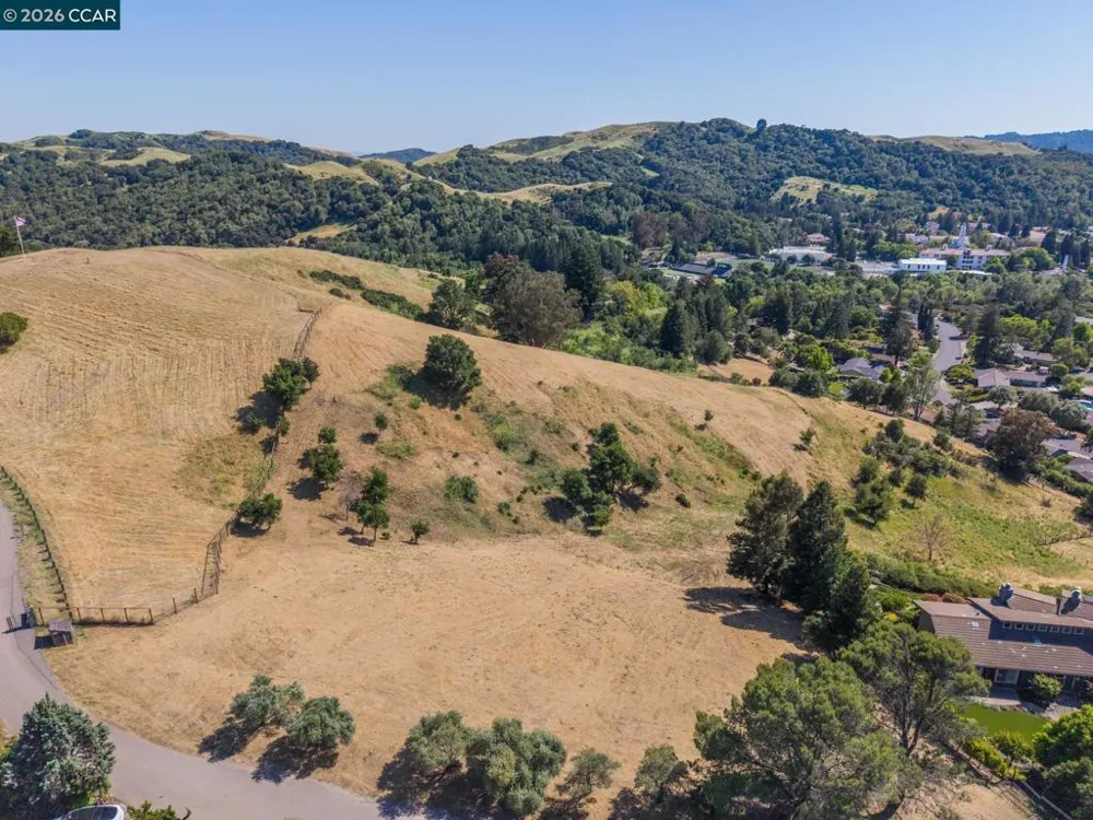 1966 Joseph Dr Moraga, CA 94556