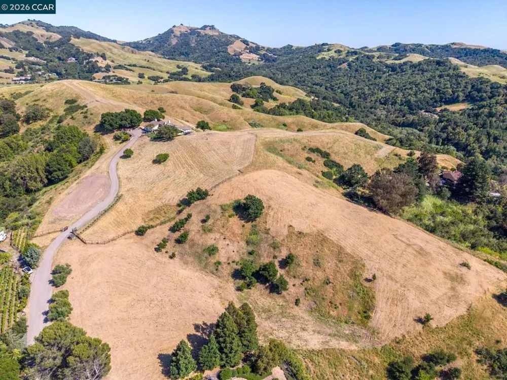 1966 Joseph Dr Moraga, CA 94556