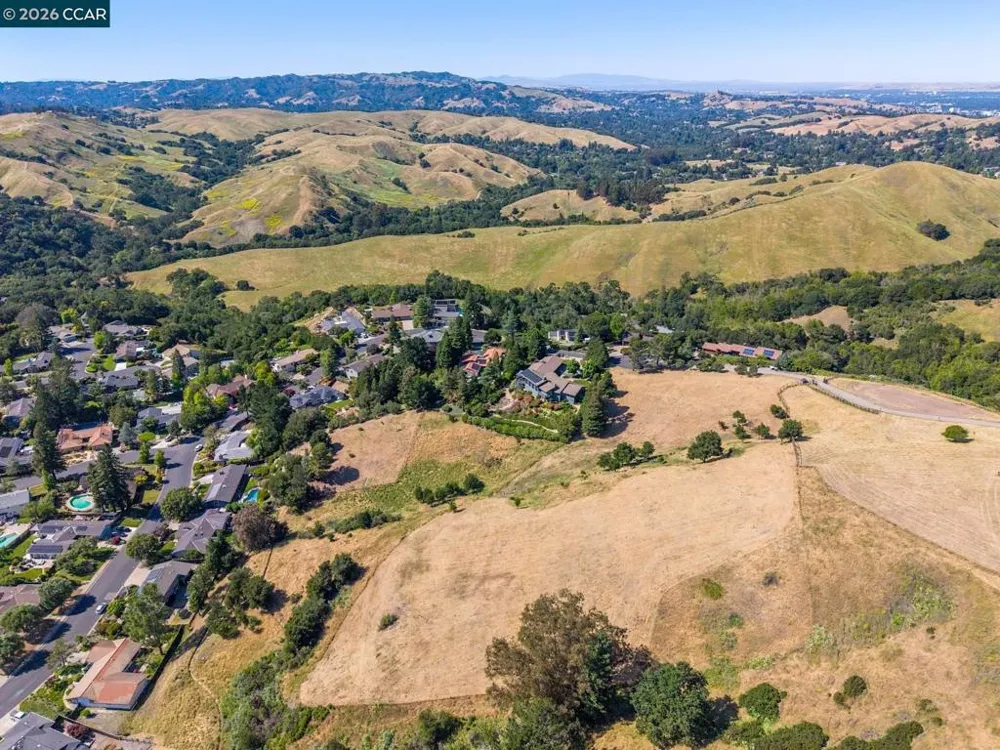1966 Joseph Dr Moraga, CA 94556