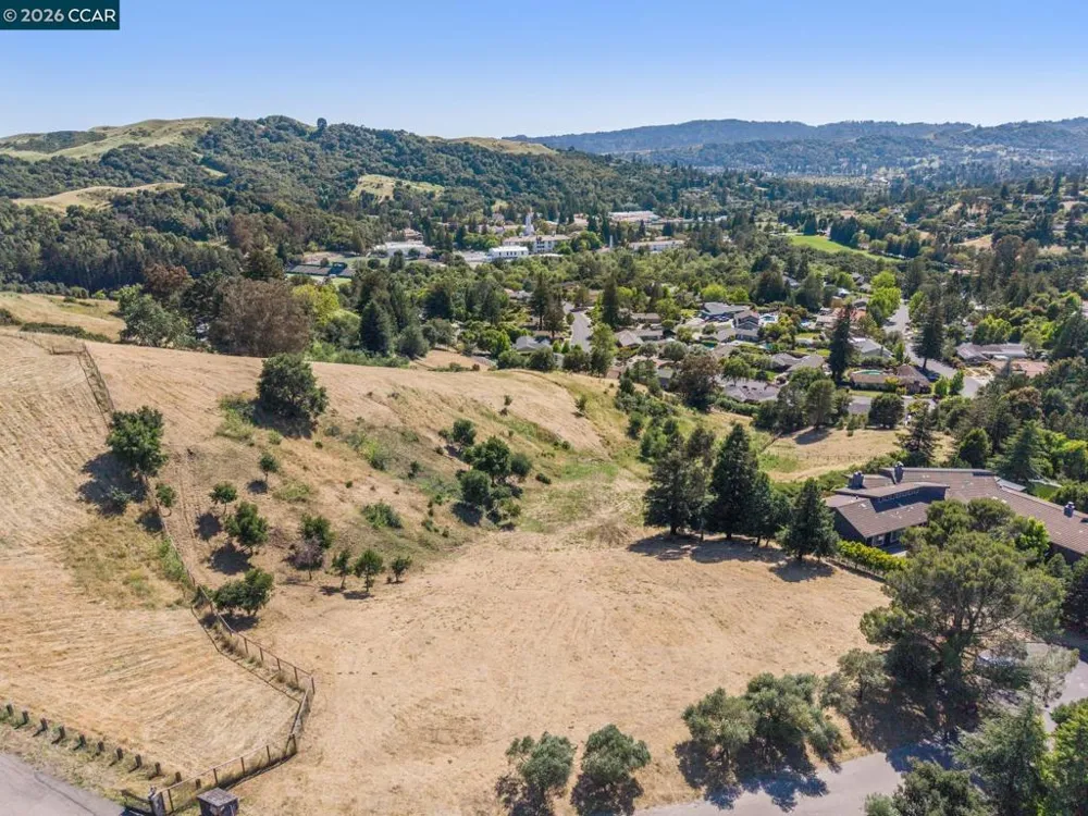 1966 Joseph Dr Moraga, CA 94556