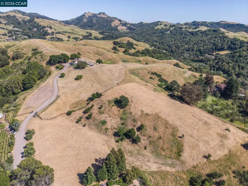 1966 Joseph Dr Moraga, CA 94556