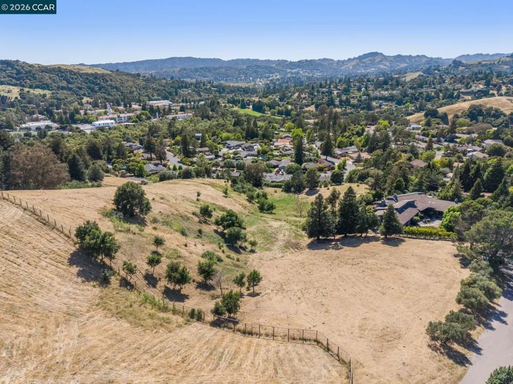 1966 Joseph Dr Moraga, CA 94556