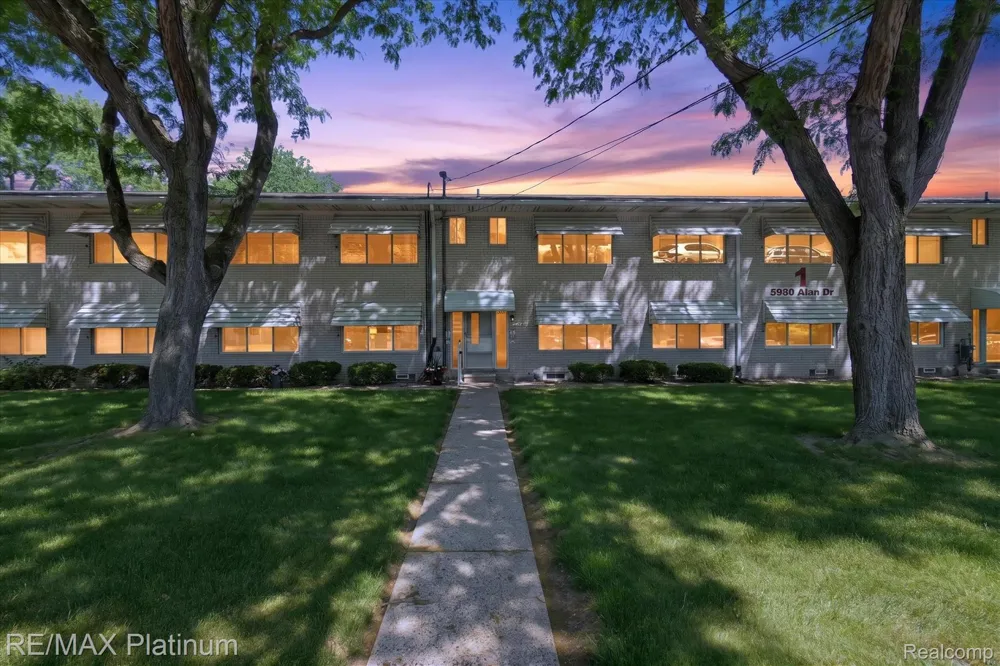 5980 Alan Drive #8 Brighton Township, MI 48116