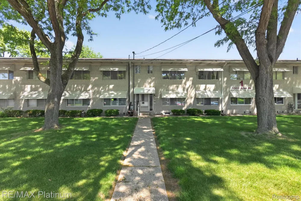 5980 Alan Drive #8 Brighton Township, MI 48116