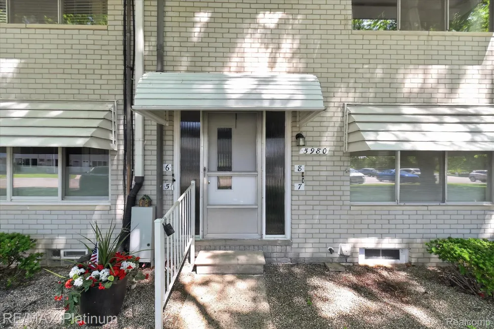 5980 Alan Drive #8 Brighton Township, MI 48116