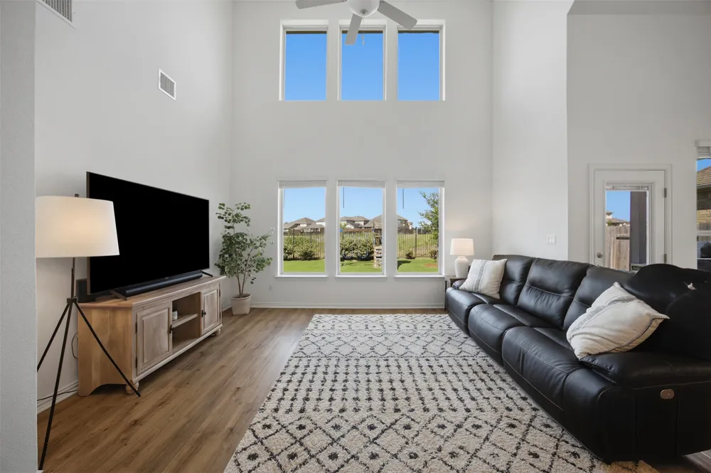 18012 Clairess Lane Manor, TX 78653