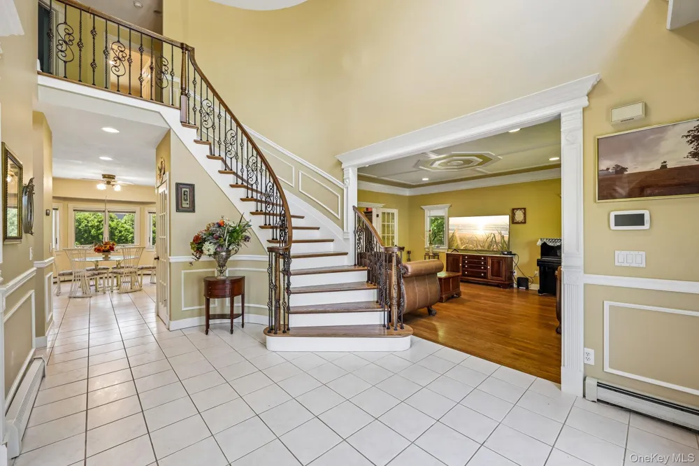 4 Penn Court East Setauket, NY 11733