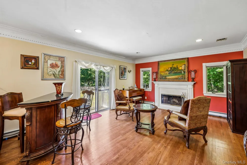 4 Penn Court East Setauket, NY 11733