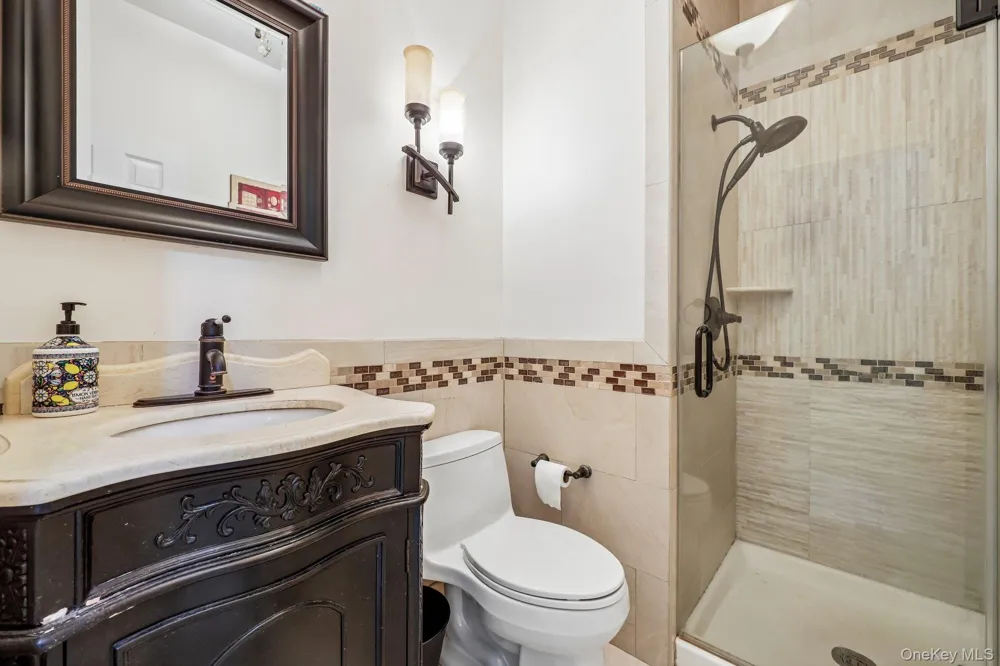 4 Penn Court East Setauket, NY 11733