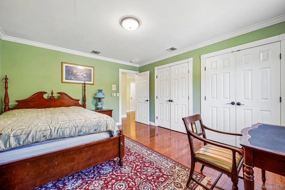 4 Penn Court East Setauket, NY 11733