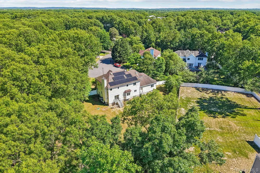 4 Penn Court East Setauket, NY 11733
