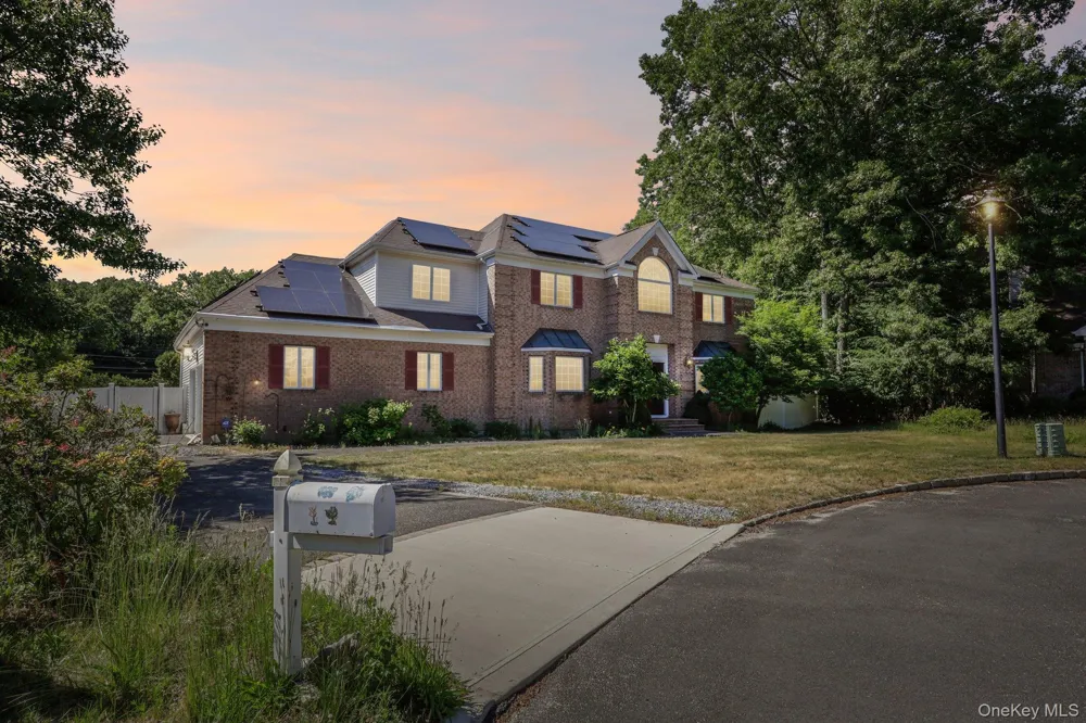4 Penn Court East Setauket, NY 11733