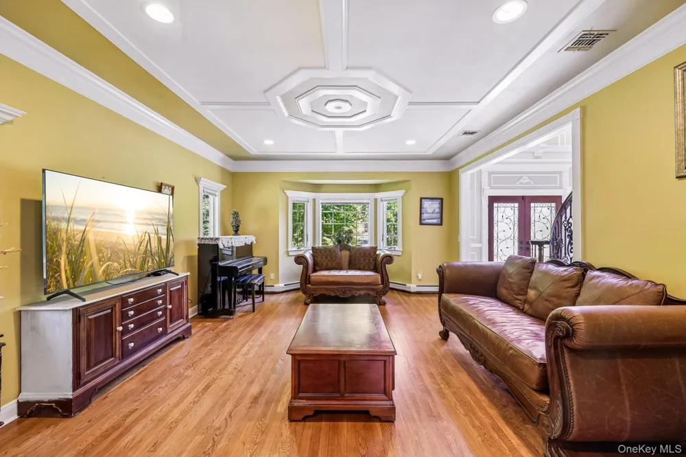 4 Penn Court East Setauket, NY 11733