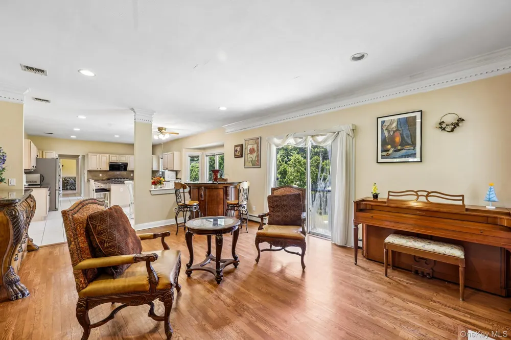 4 Penn Court East Setauket, NY 11733