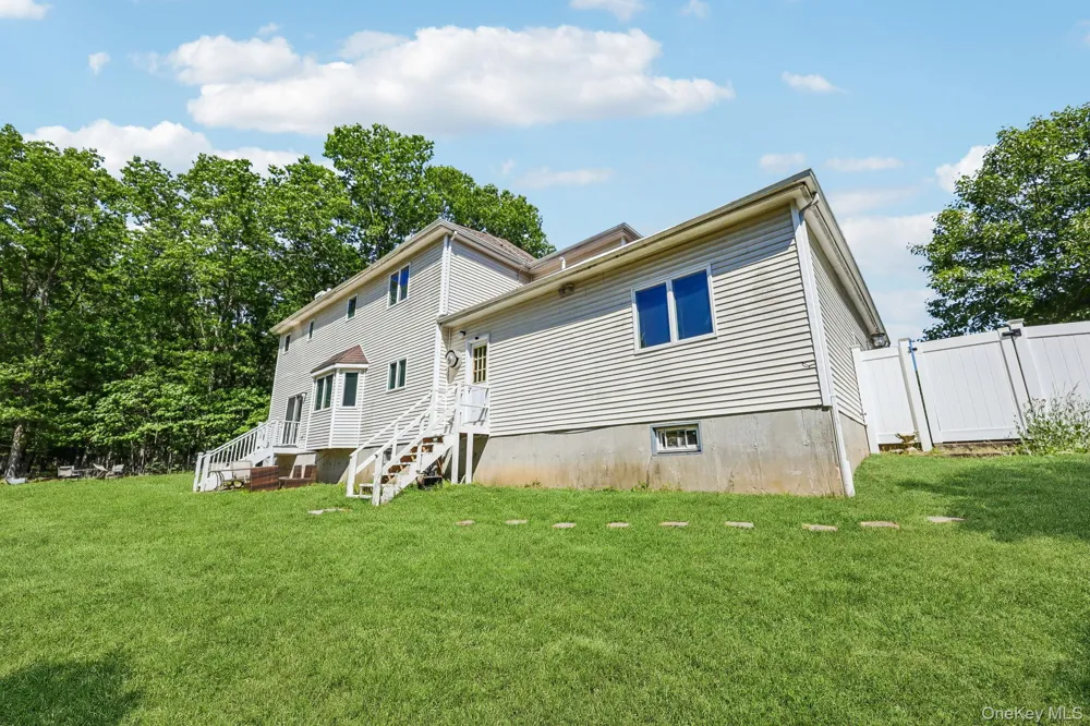 4 Penn Court East Setauket, NY 11733