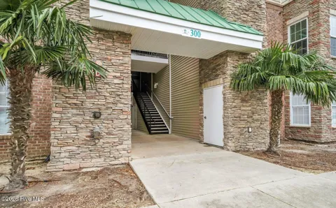 300 -325 Gateway Condos Drive
