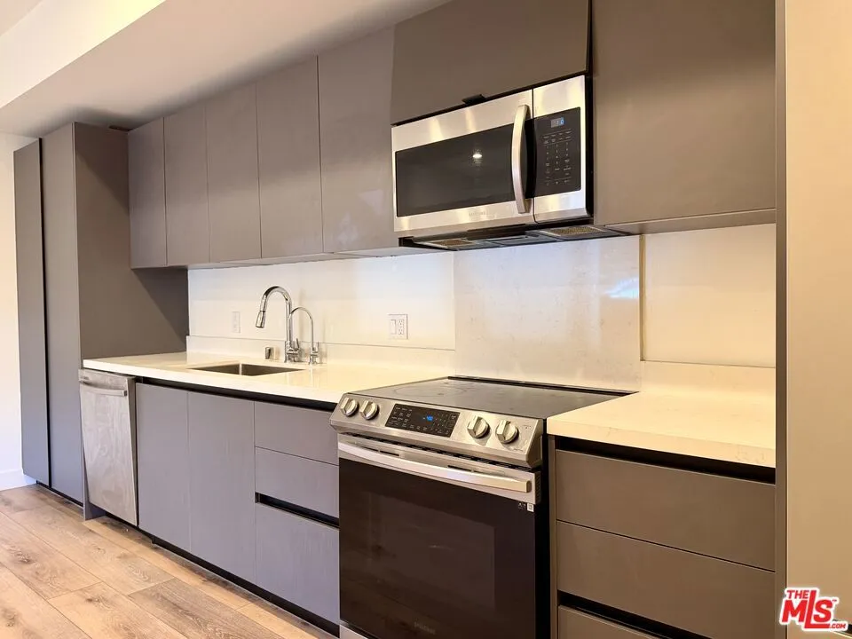 919 Harvard Boulevard #101 Los Angeles, CA 90006