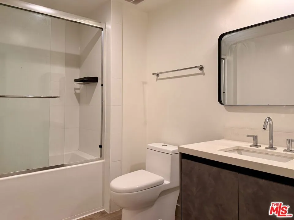 919 Harvard Boulevard #101 Los Angeles, CA 90006