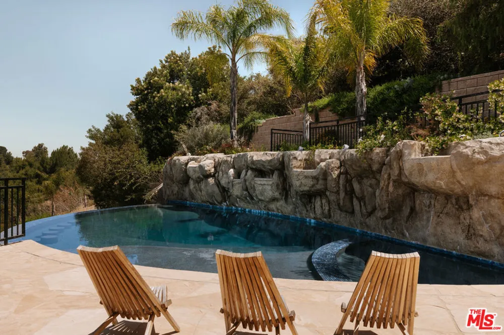 24410 Mulholland Highway Calabasas, CA 91302