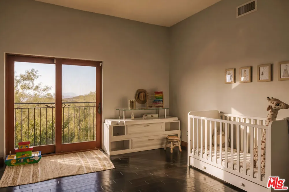 24410 Mulholland Highway Calabasas, CA 91302
