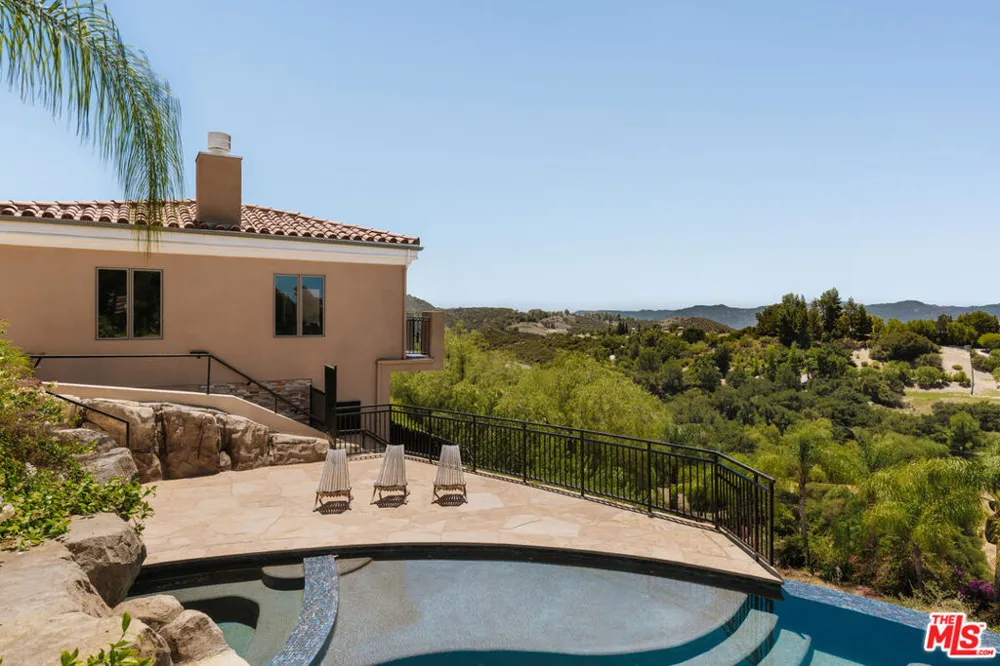 24410 Mulholland Highway Calabasas, CA 91302