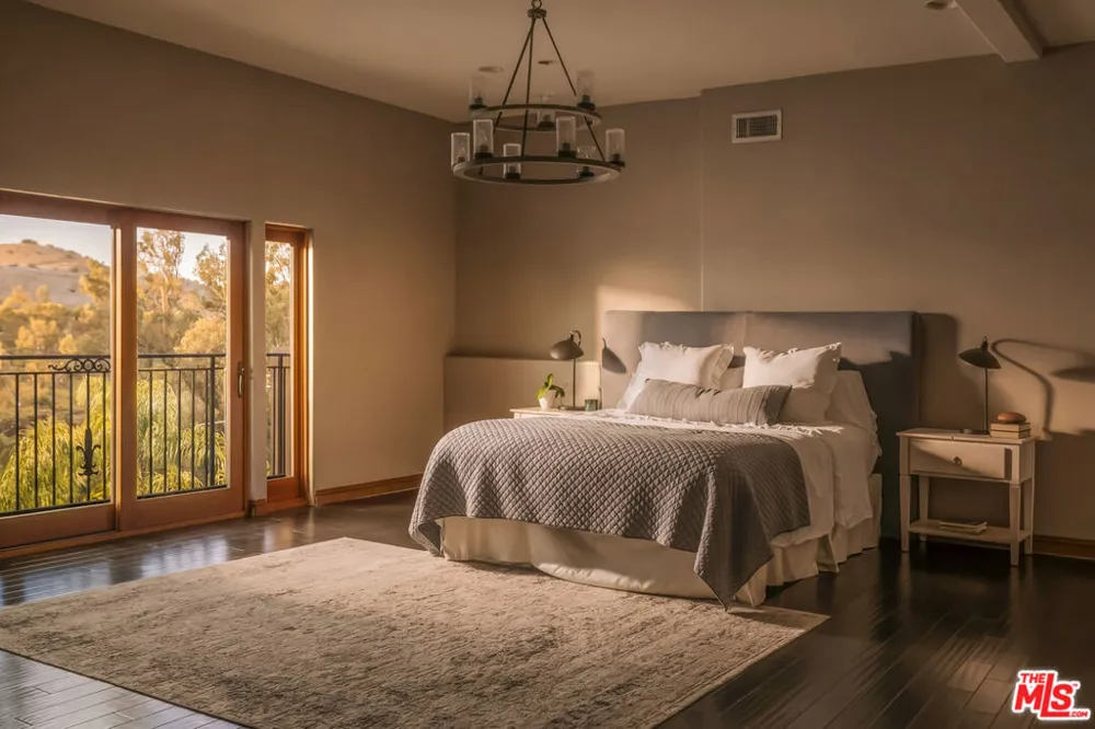 24410 Mulholland Highway Calabasas, CA 91302
