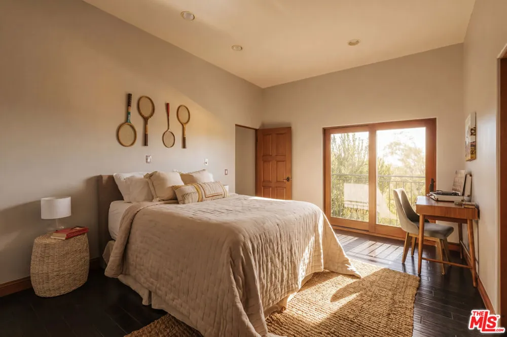 24410 Mulholland Highway Calabasas, CA 91302
