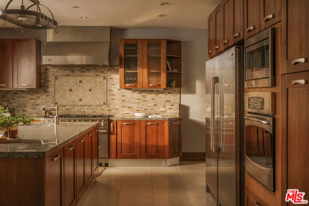 24410 Mulholland Highway Calabasas, CA 91302