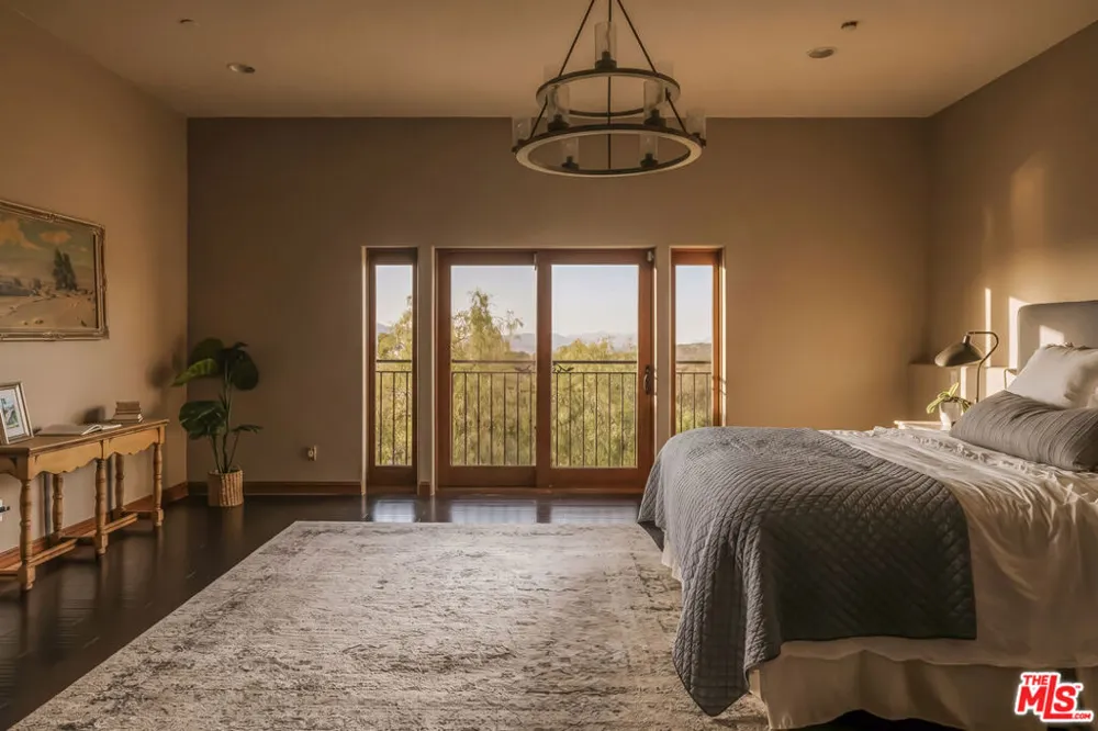 24410 Mulholland Highway Calabasas, CA 91302