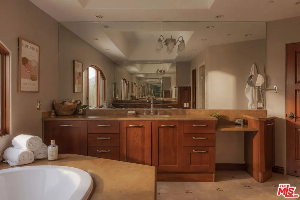 24410 Mulholland Highway Calabasas, CA 91302