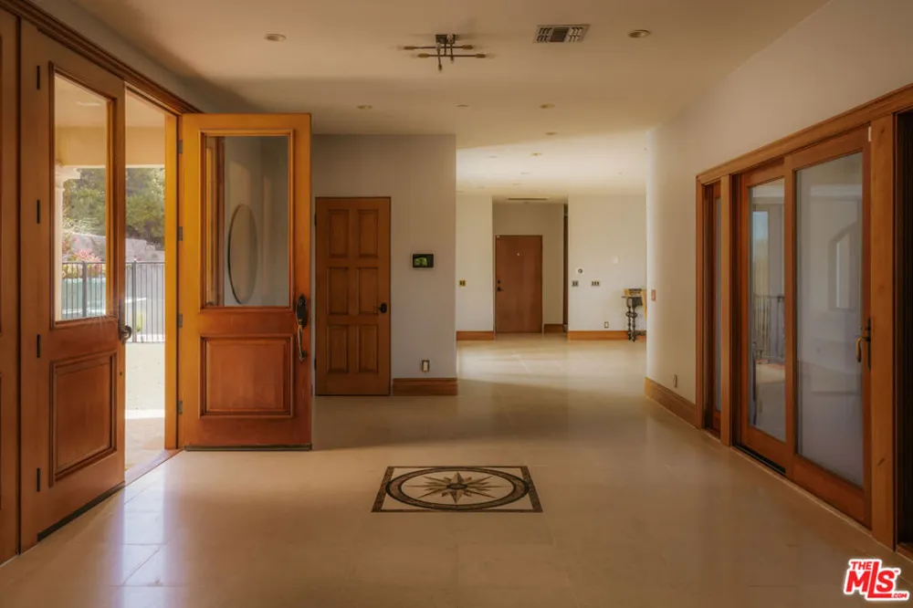 24410 Mulholland Highway Calabasas, CA 91302