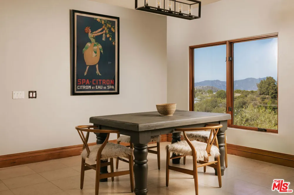 24410 Mulholland Highway Calabasas, CA 91302