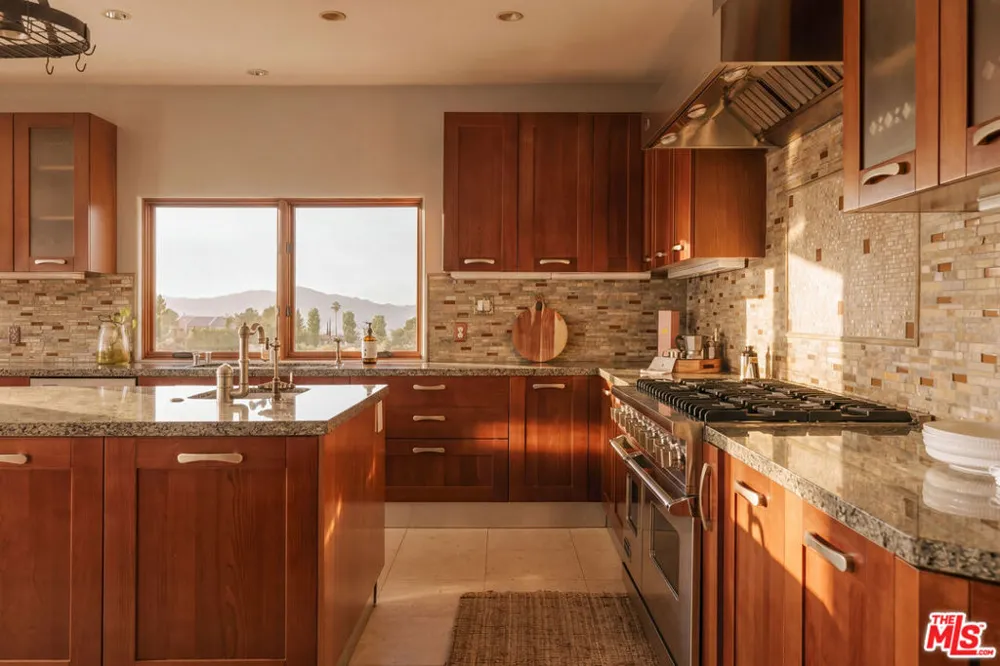 24410 Mulholland Highway Calabasas, CA 91302