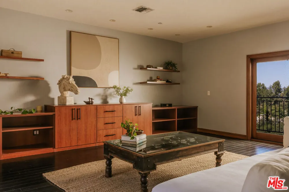 24410 Mulholland Highway Calabasas, CA 91302