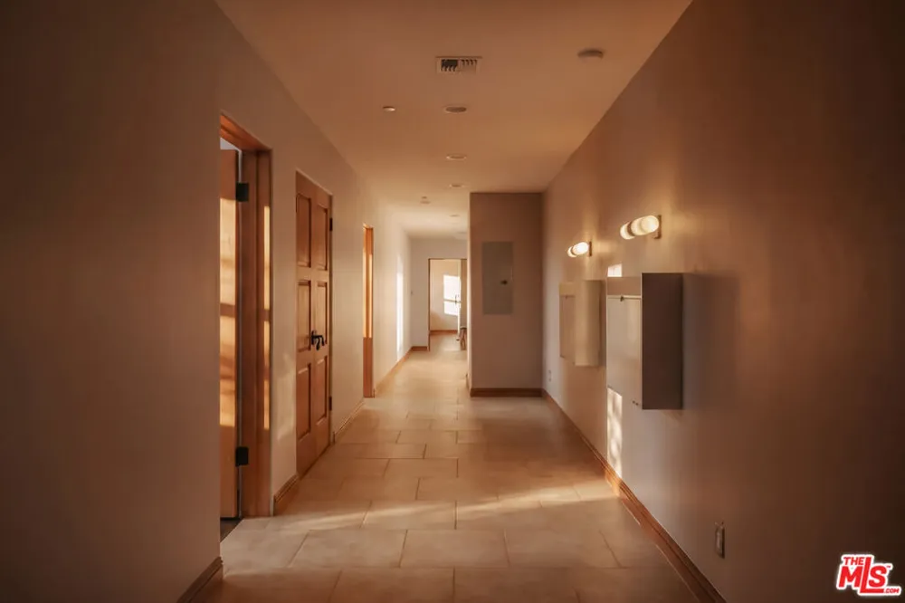24410 Mulholland Highway Calabasas, CA 91302