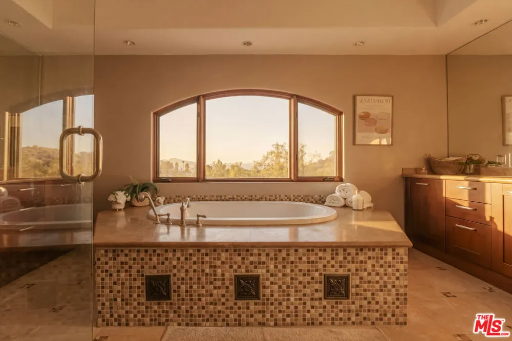 24410 Mulholland Highway Calabasas, CA 91302