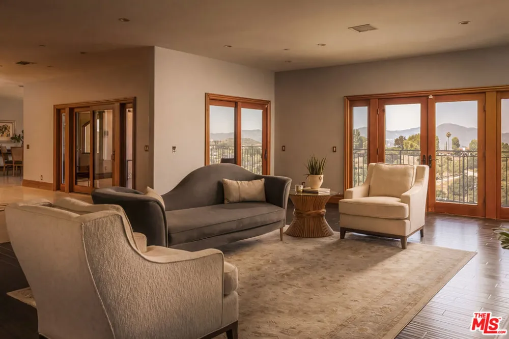 24410 Mulholland Highway Calabasas, CA 91302