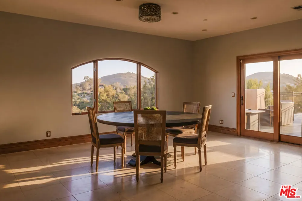 24410 Mulholland Highway Calabasas, CA 91302