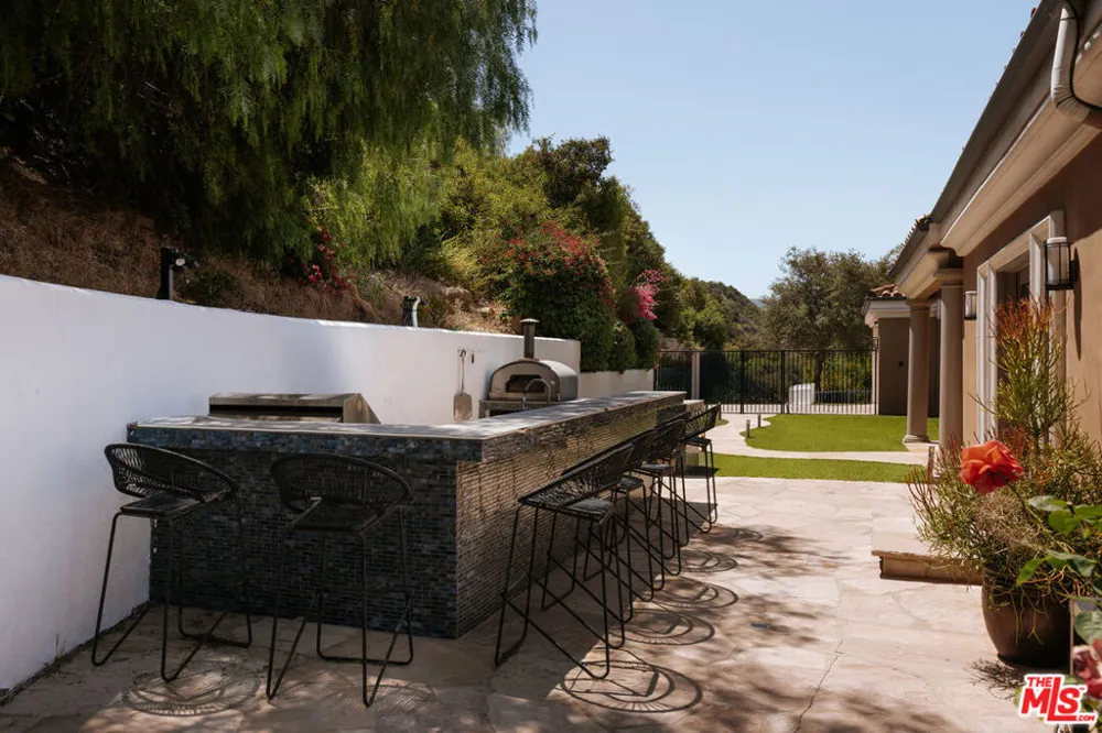 24410 Mulholland Highway Calabasas, CA 91302